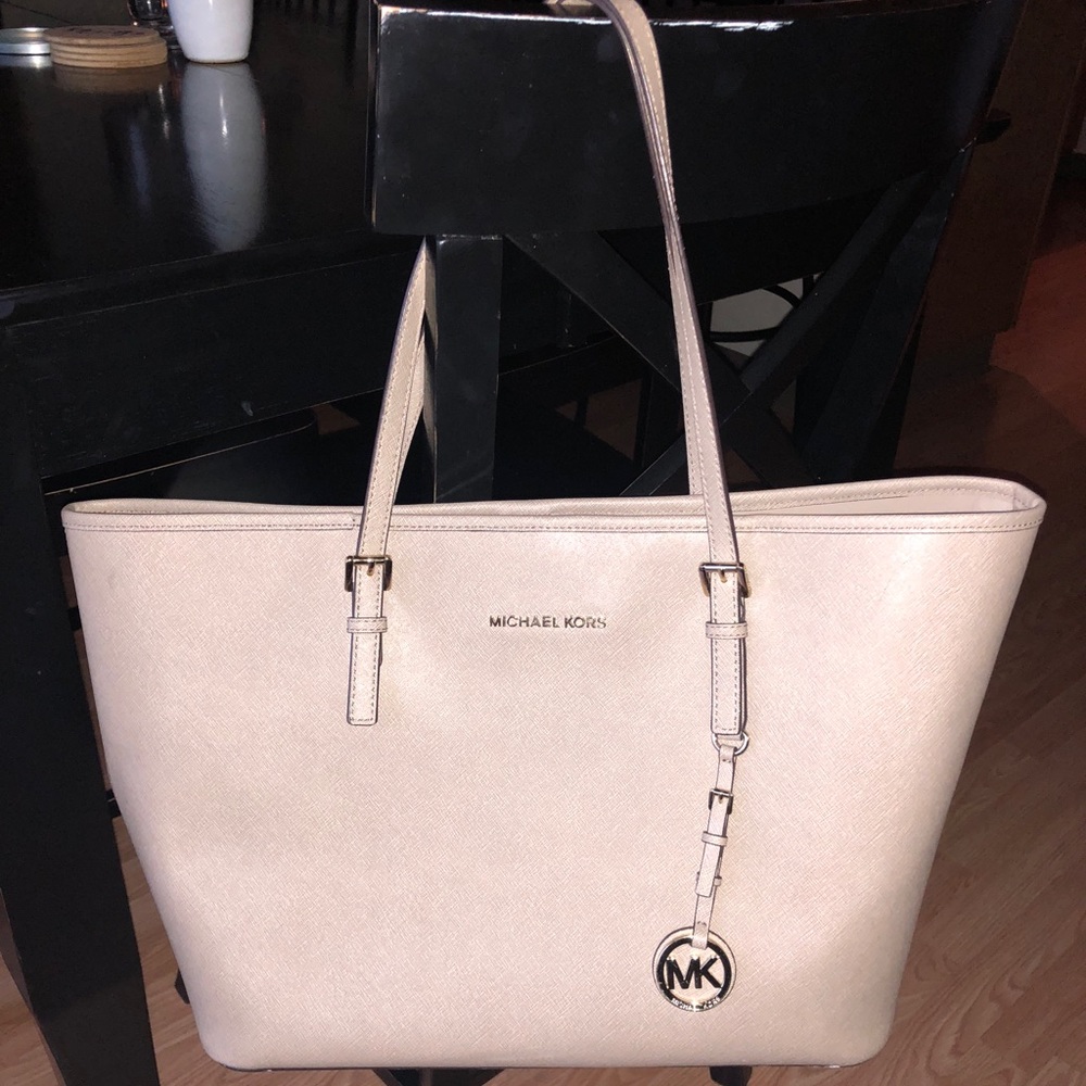 *SOLD* Authentic Michael kors purse
